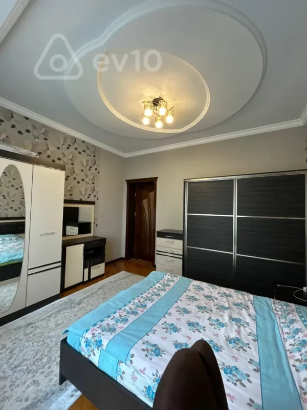Satılır 6 otaqlı həyət evi 520 m²