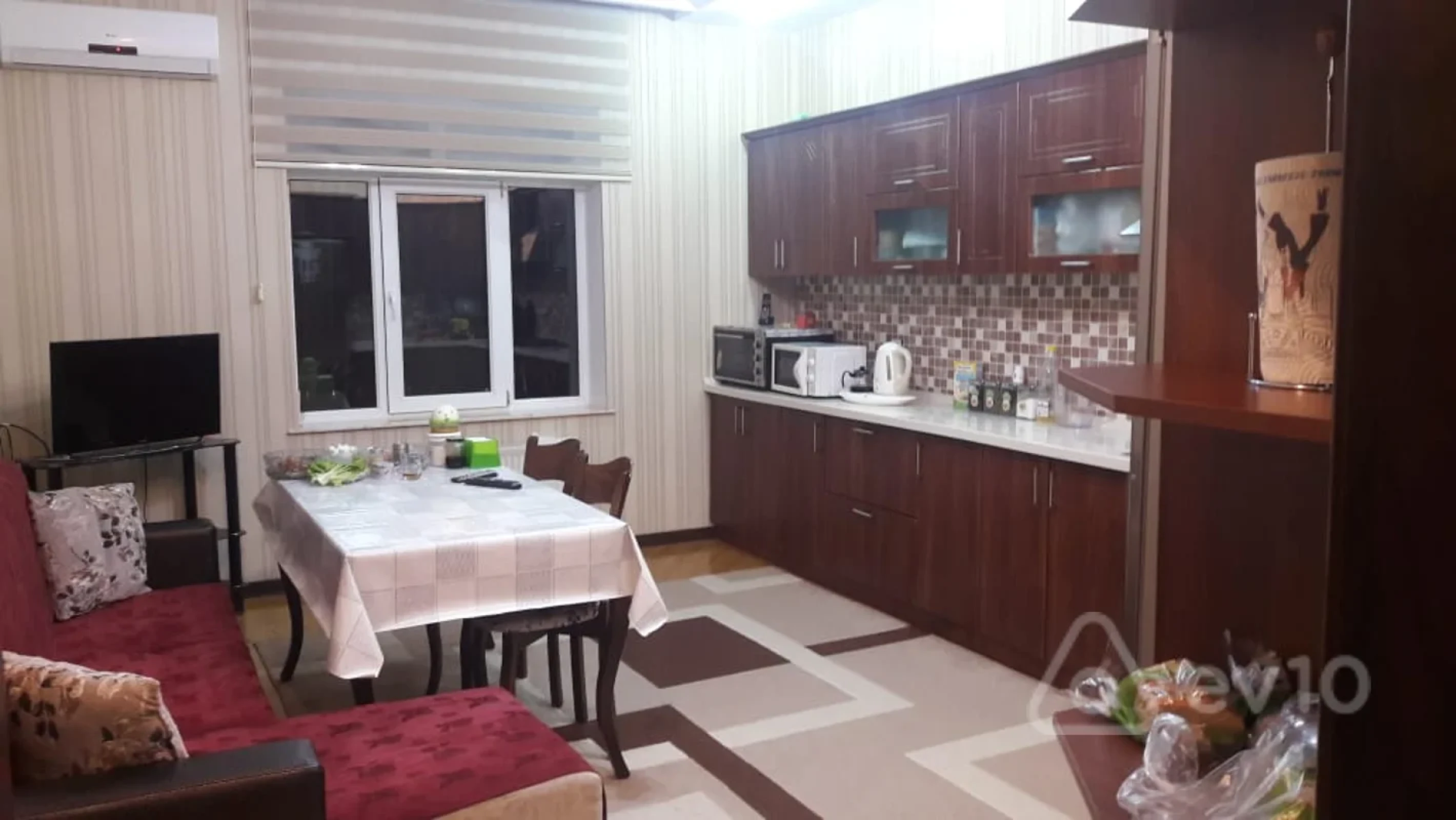 Satılır 6 otaqlı həyət evi 520 m²