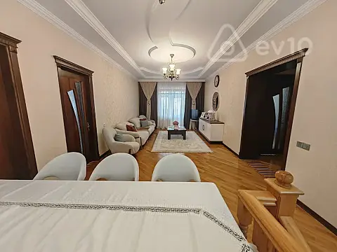 Satılır 6 otaqlı həyət evi 520 m²