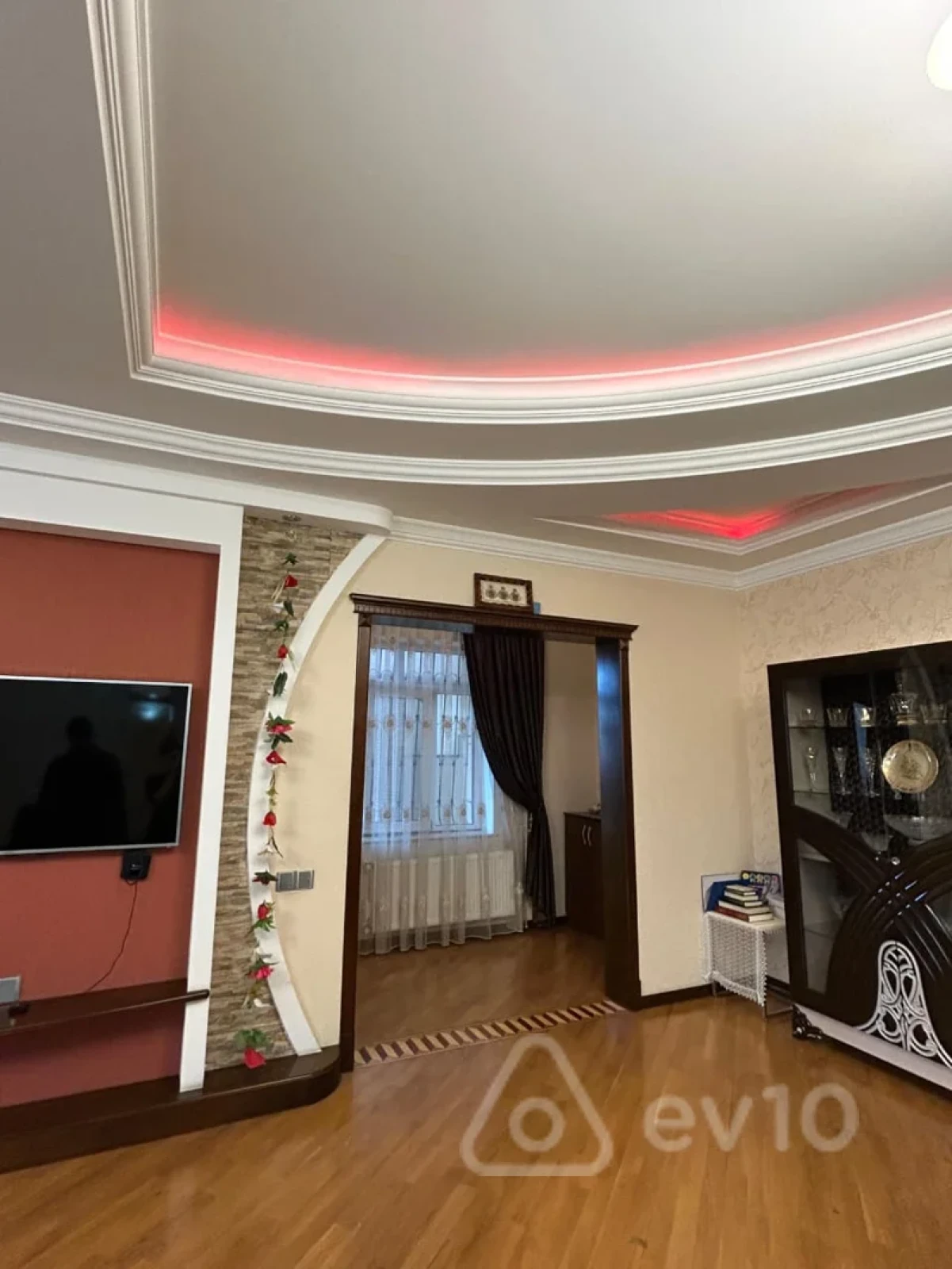 Satılır 6 otaqlı həyət evi 520 m²