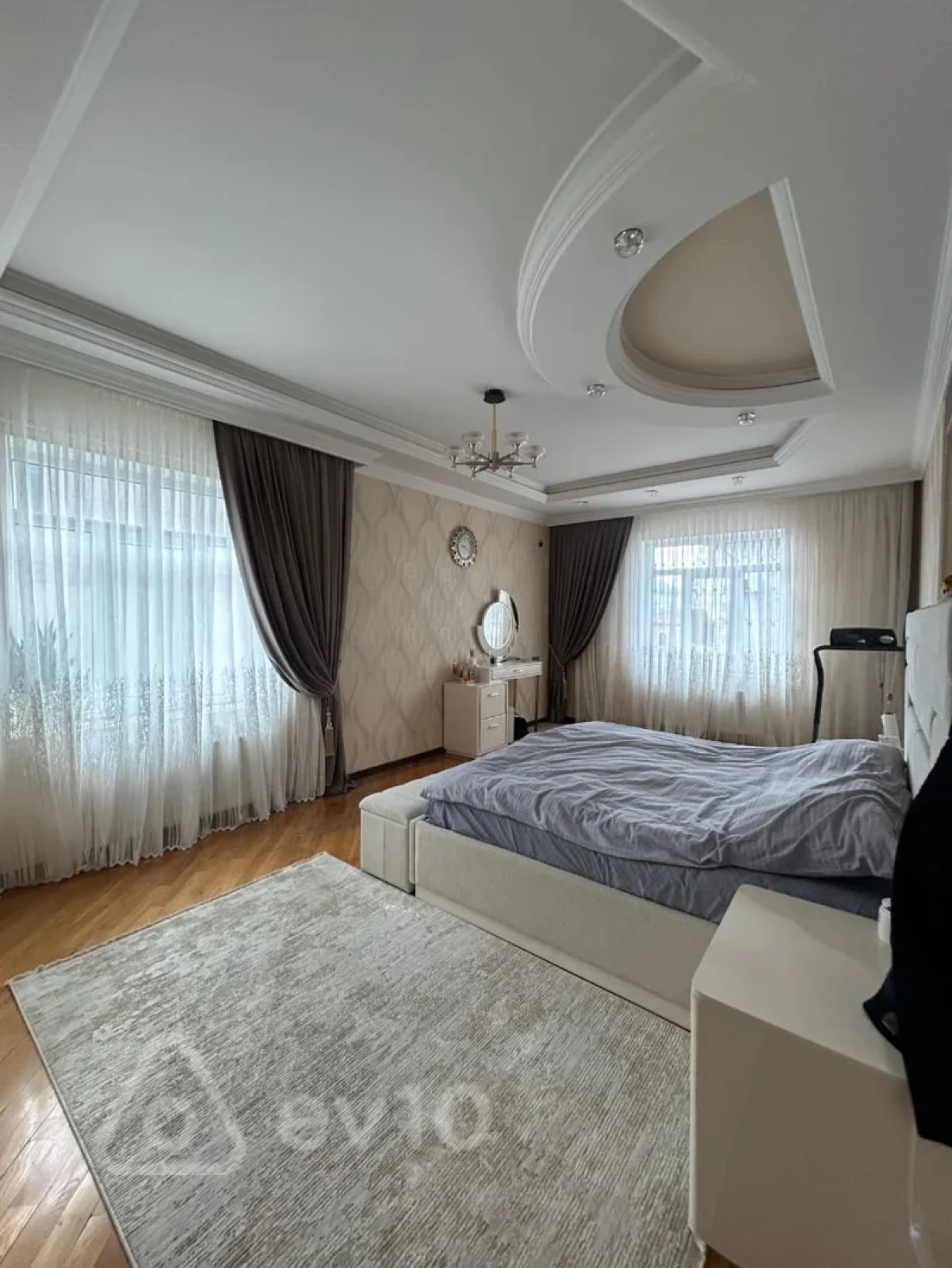 Satılır 6 otaqlı həyət evi 520 m²