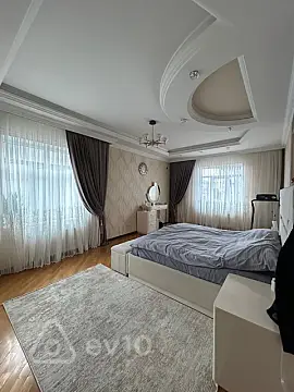 Satılır 6 otaqlı həyət evi 520 m²