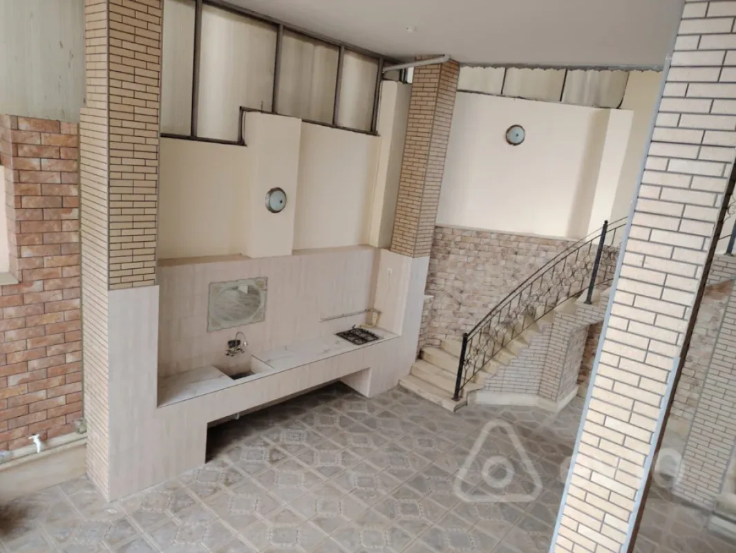 Satılır 6 otaqlı həyət evi 520 m²