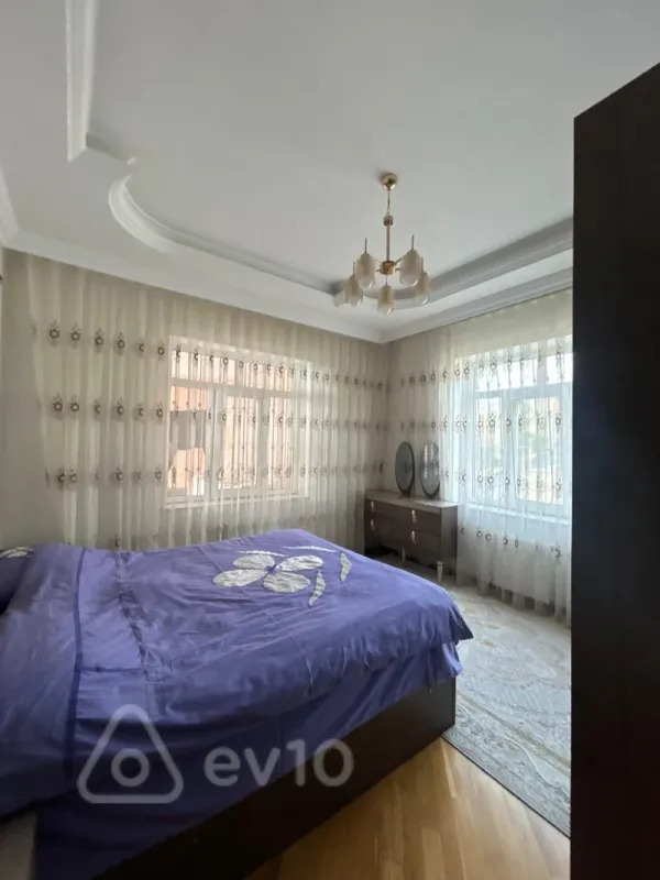 Satılır 6 otaqlı həyət evi 520 m²