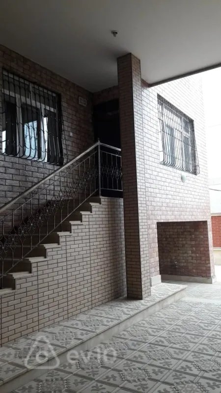 Satılır 6 otaqlı həyət evi 520 m²