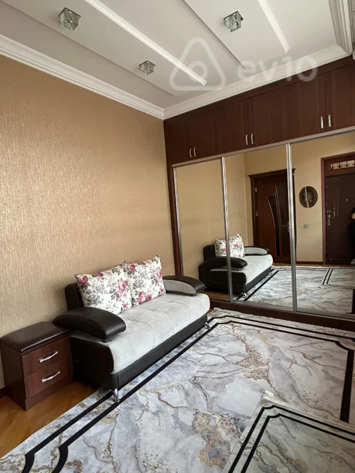 Satılır 6 otaqlı həyət evi 520 m²