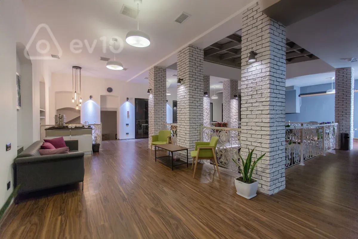 Kirayə verilir 12 otaqlı ofis 870 m²