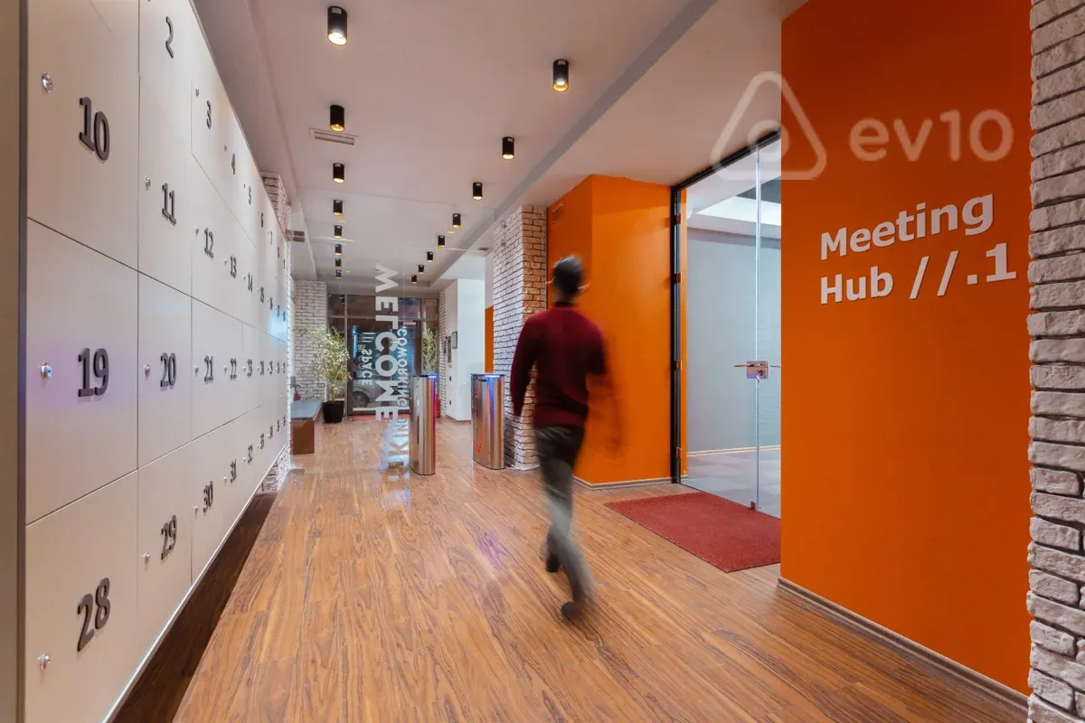 Kirayə verilir 12 otaqlı ofis 870 m²