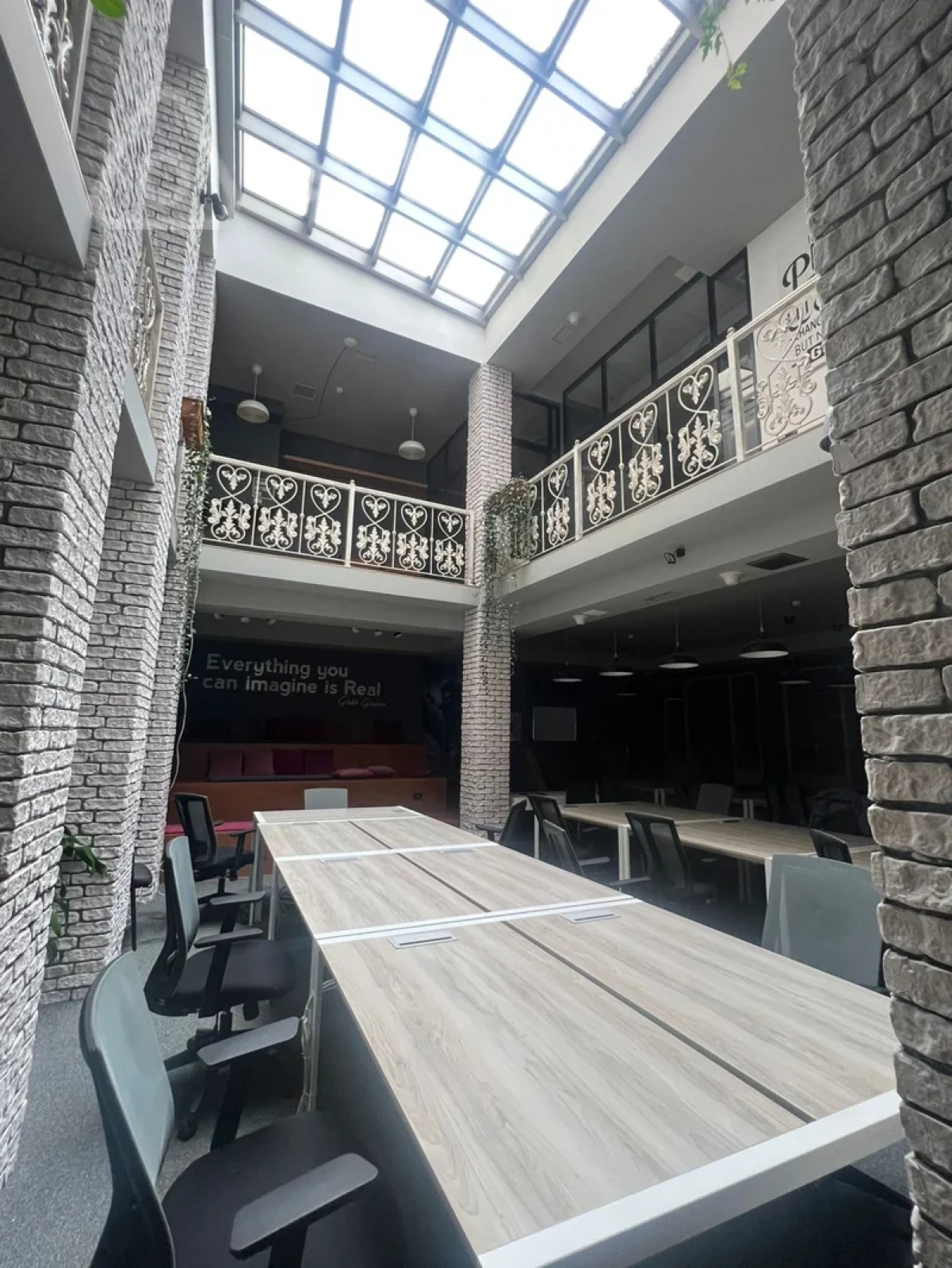 Kirayə verilir 12 otaqlı ofis 870 m²