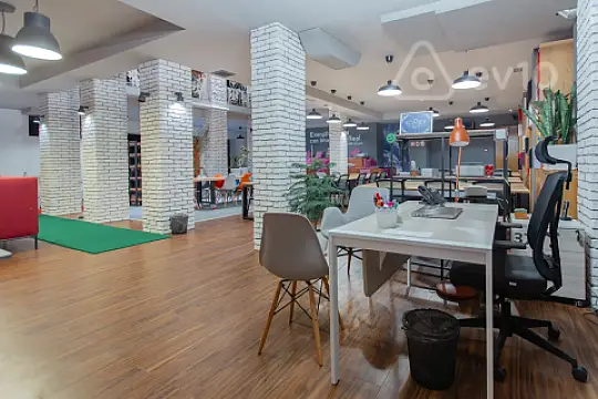 Kirayə verilir 12 otaqlı ofis 870 m²