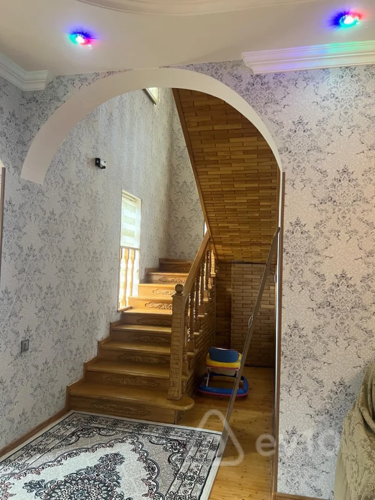 Satılır 6 otaqlı həyət evi 250 m²