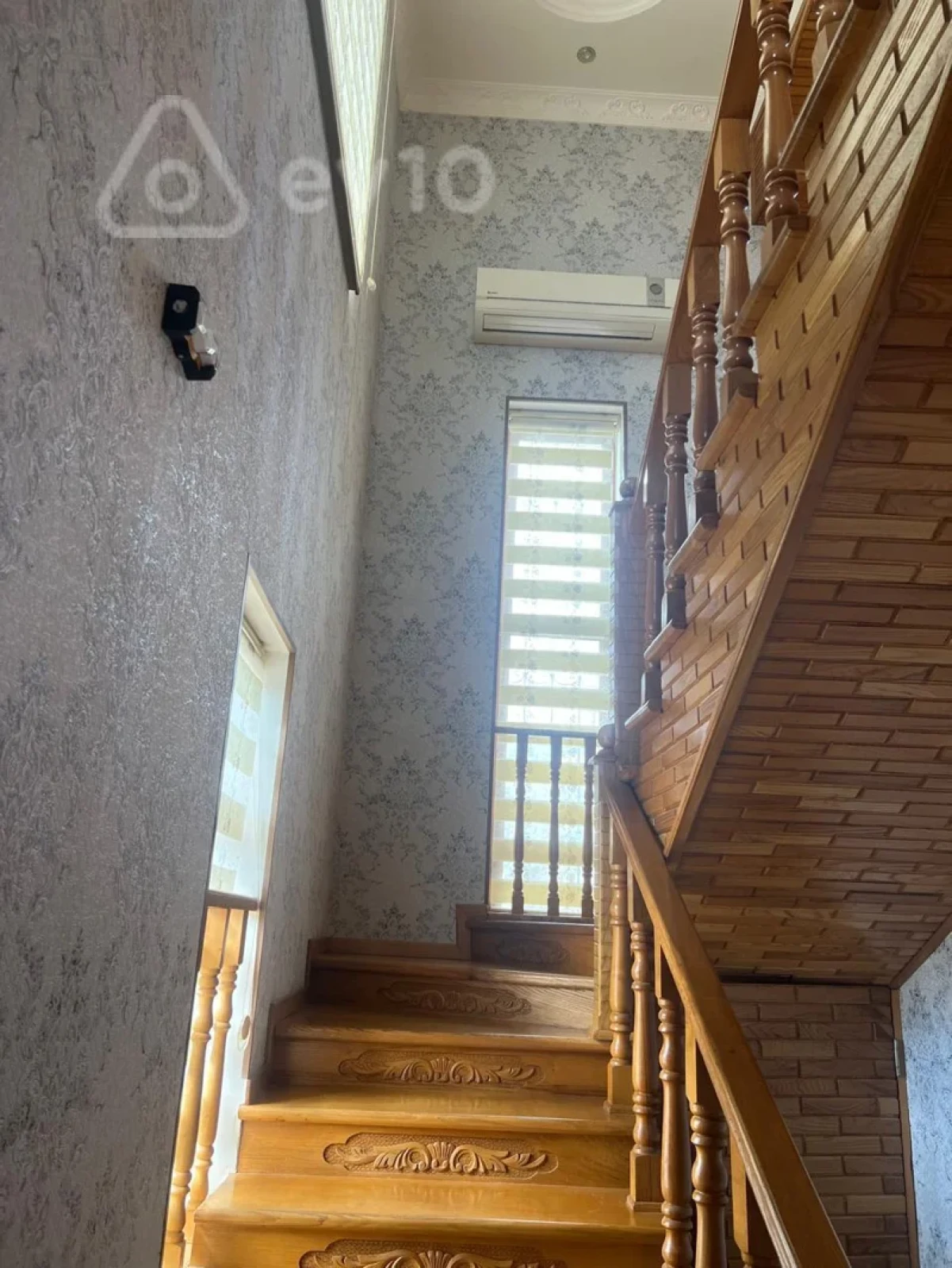 Satılır 6 otaqlı həyət evi 250 m²