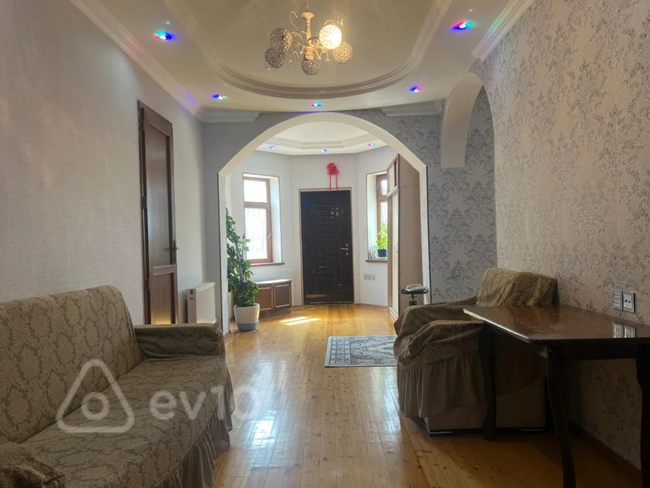 Satılır 6 otaqlı həyət evi 250 m²