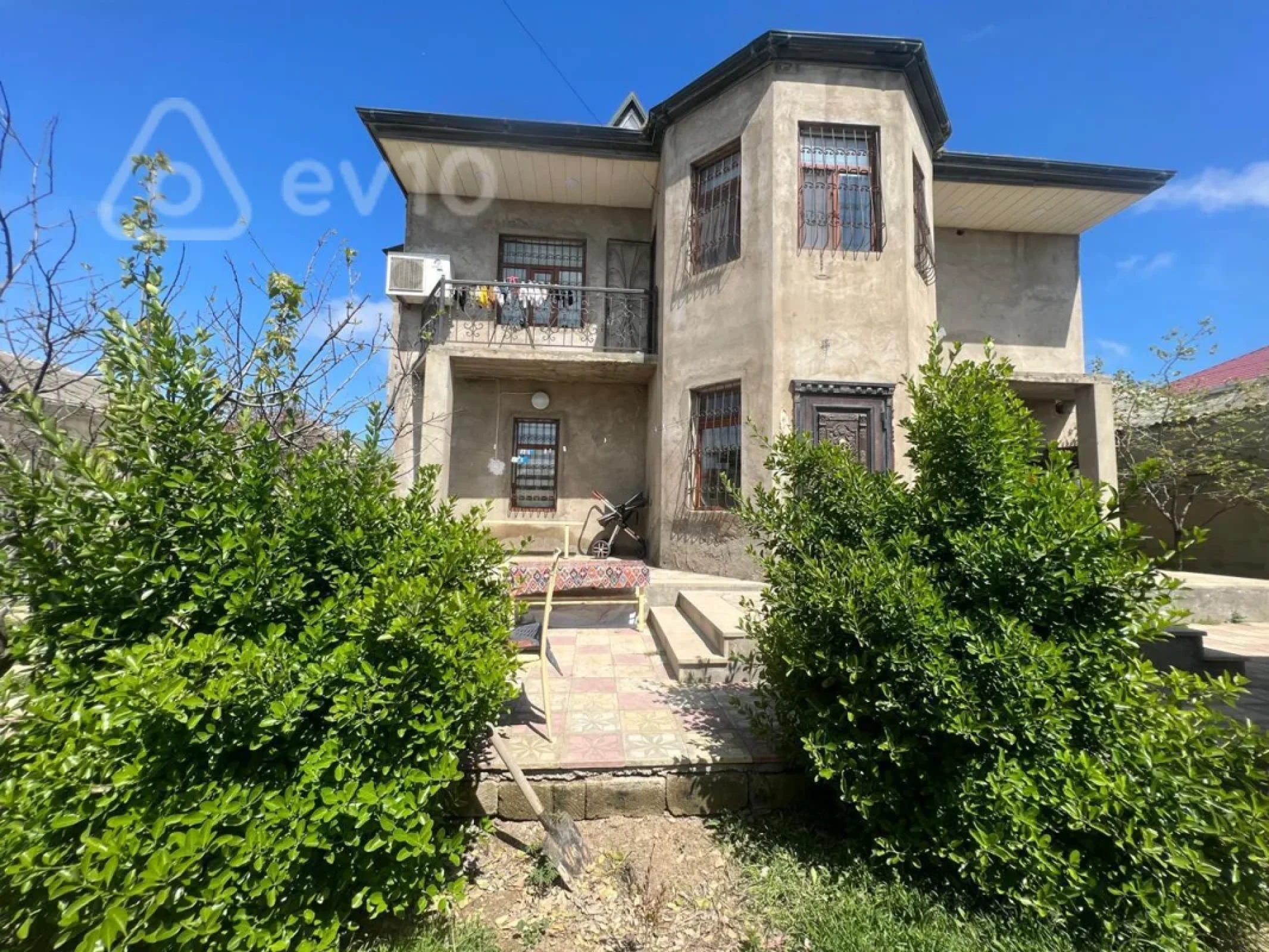 Satılır 6 otaqlı həyət evi 250 m²