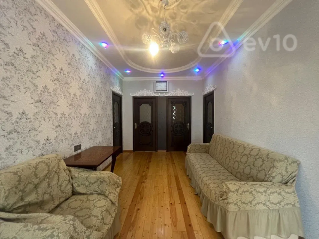 Satılır 6 otaqlı həyət evi 250 m²