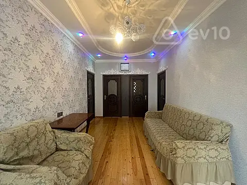Satılır 6 otaqlı həyət evi 250 m²