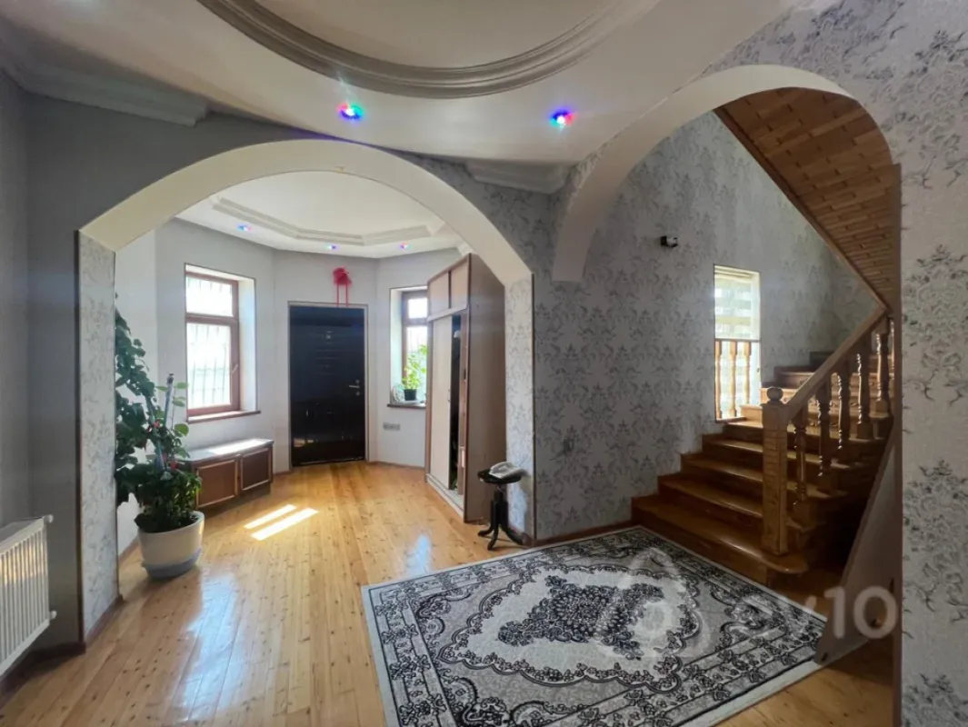Satılır 6 otaqlı həyət evi 250 m²