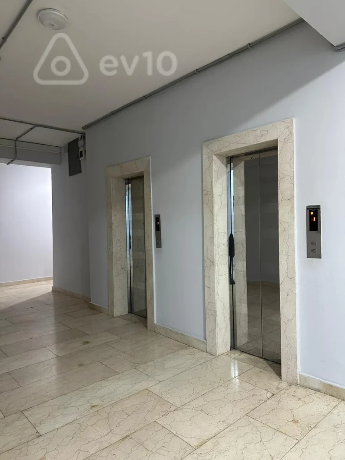 Kirayə verilir 2 otaqlı yeni tikili 75 m²