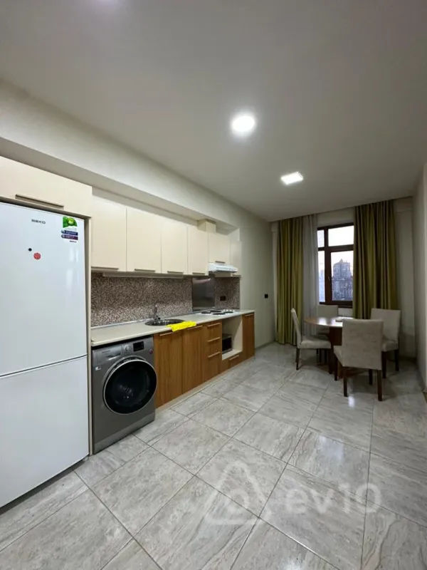 Kirayə verilir 2 otaqlı yeni tikili 75 m²