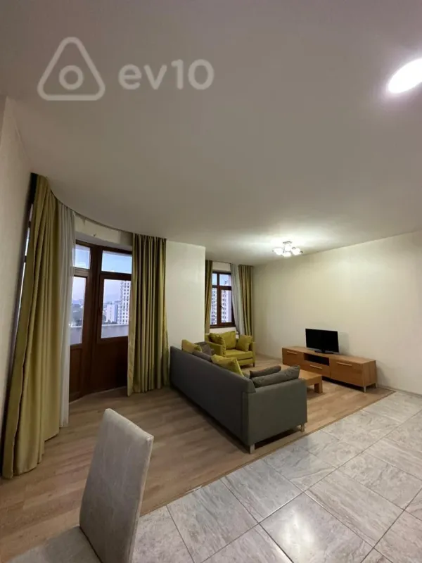 Kirayə verilir 2 otaqlı yeni tikili 75 m²