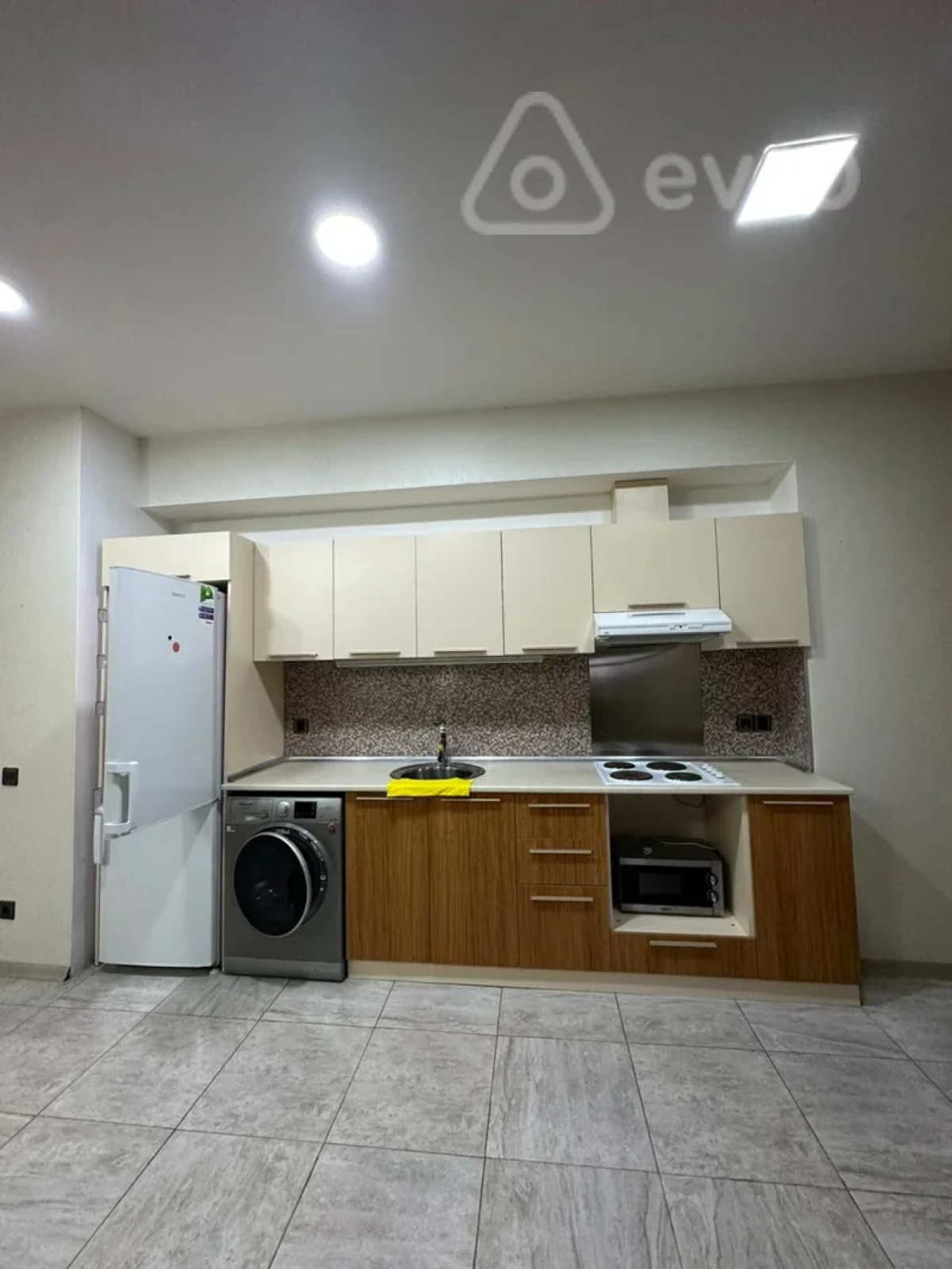 Kirayə verilir 2 otaqlı yeni tikili 75 m²