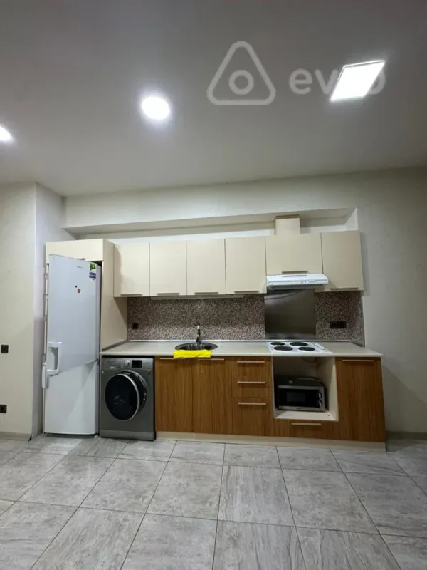 Kirayə verilir 2 otaqlı yeni tikili 75 m²