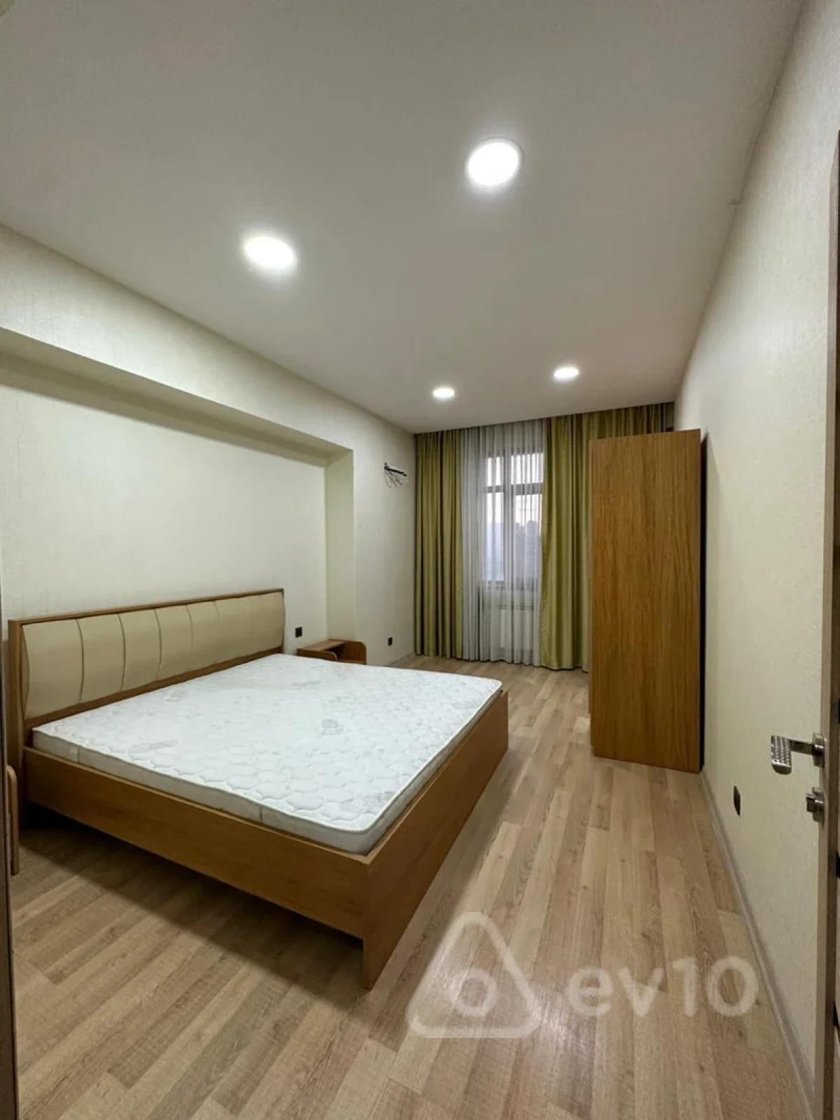 Kirayə verilir 2 otaqlı yeni tikili 75 m²