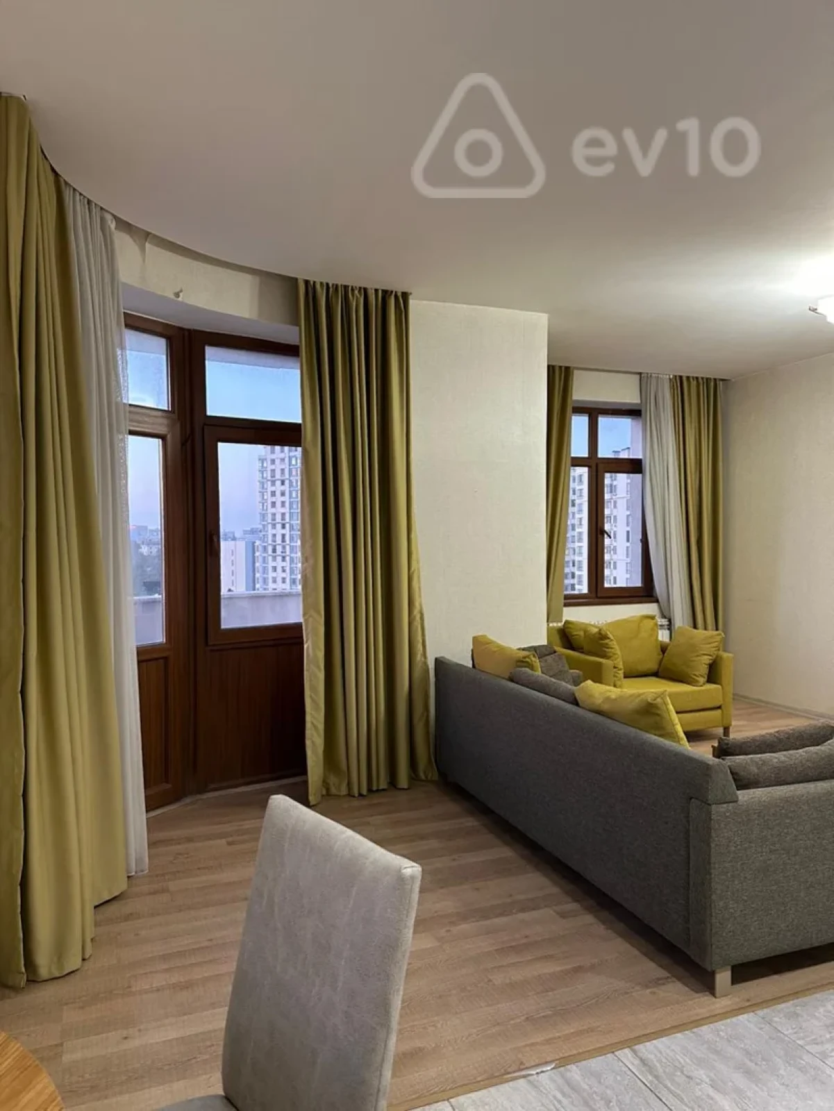 Kirayə verilir 2 otaqlı yeni tikili 75 m²