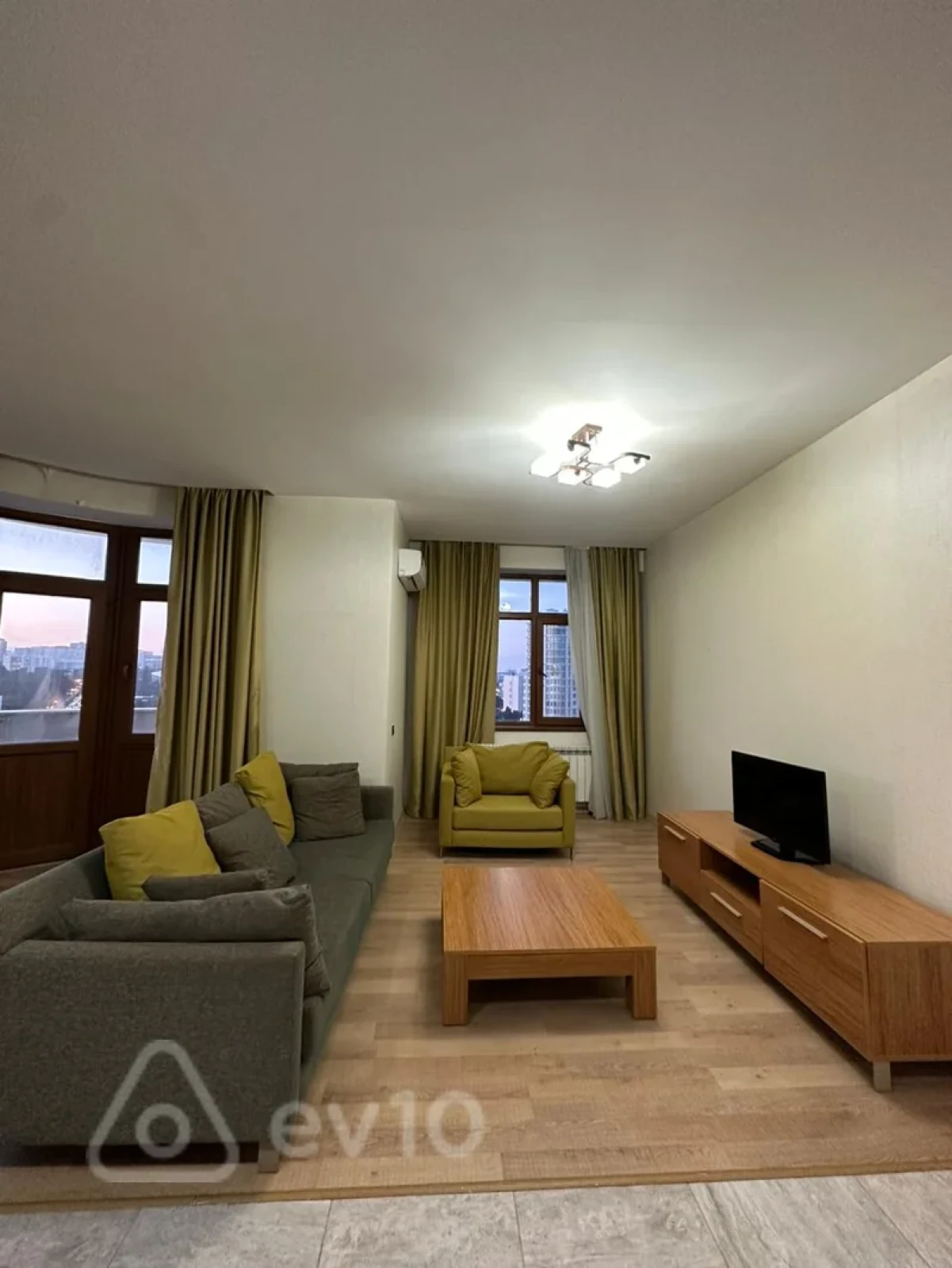 Kirayə verilir 2 otaqlı yeni tikili 75 m²