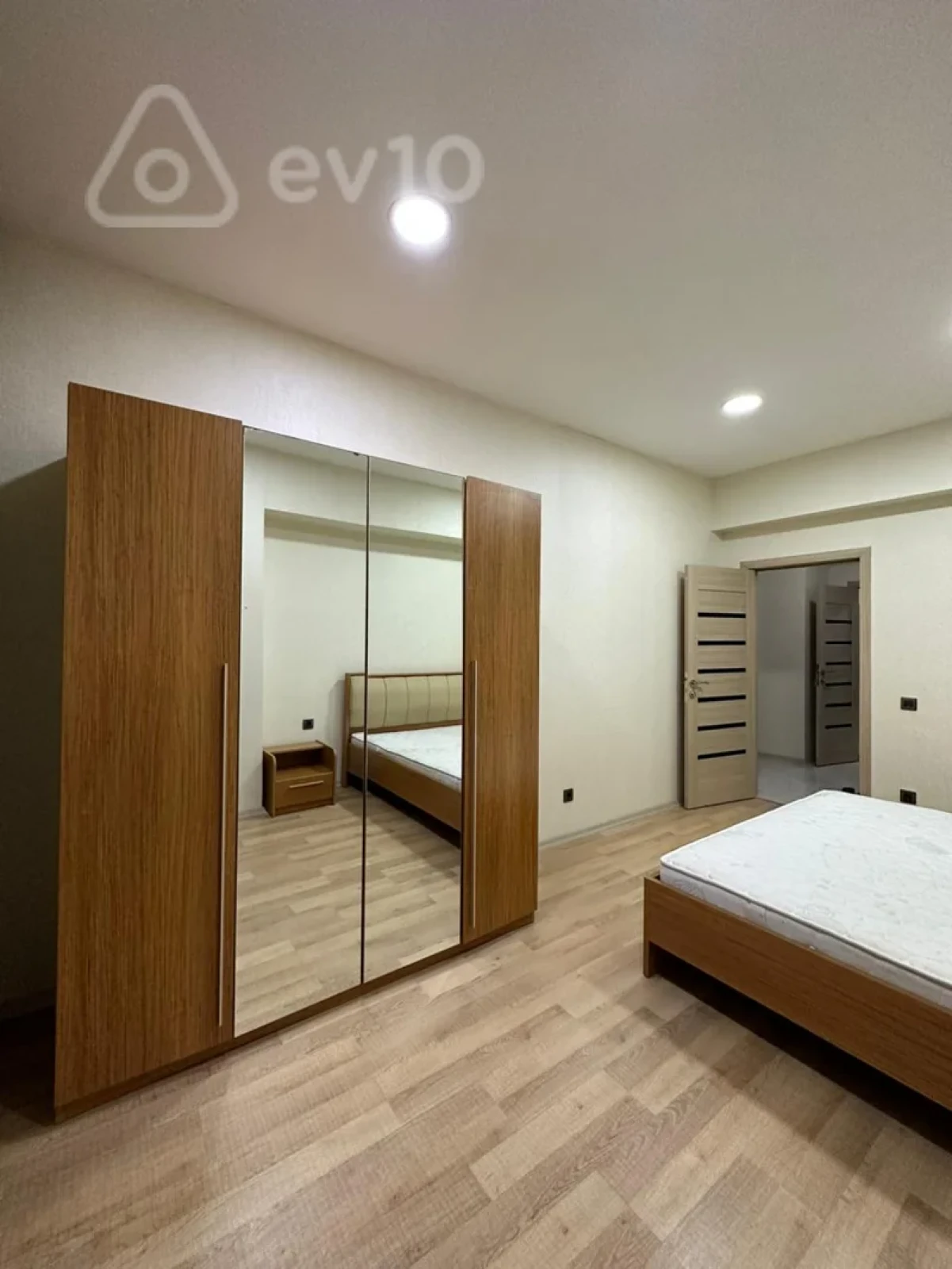 Kirayə verilir 2 otaqlı yeni tikili 75 m²