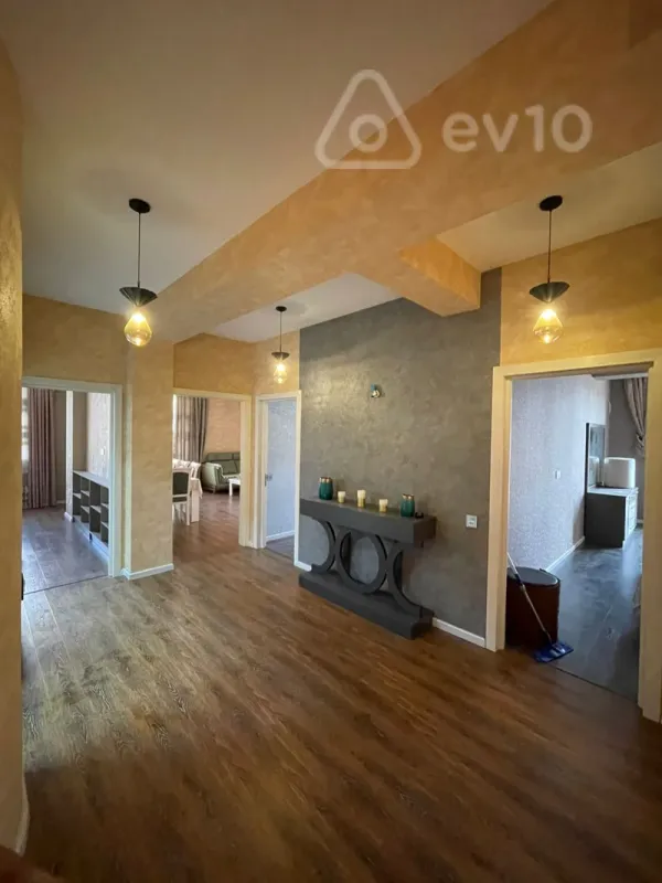 Kirayə verilir 3 otaqlı yeni tikili 122 m²