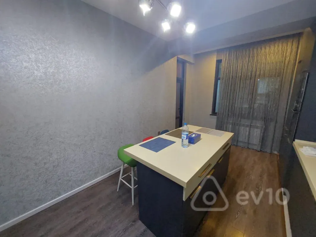 Kirayə verilir 3 otaqlı yeni tikili 122 m²