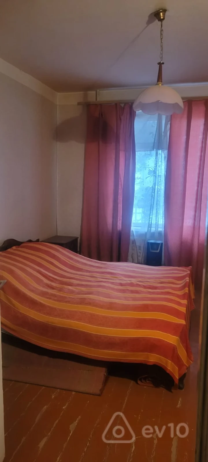 Satılır 2 otaqlı köhnə tikili 65 m²