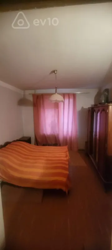 Satılır 2 otaqlı köhnə tikili 65 m²