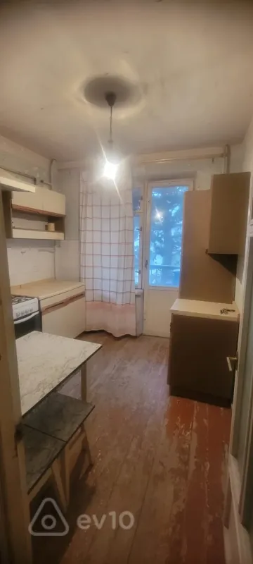 Satılır 2 otaqlı köhnə tikili 65 m²