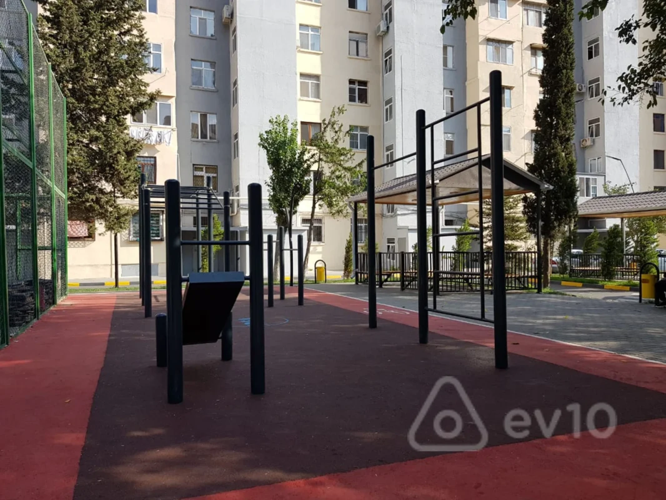 Satılır 2 otaqlı köhnə tikili 65 m²