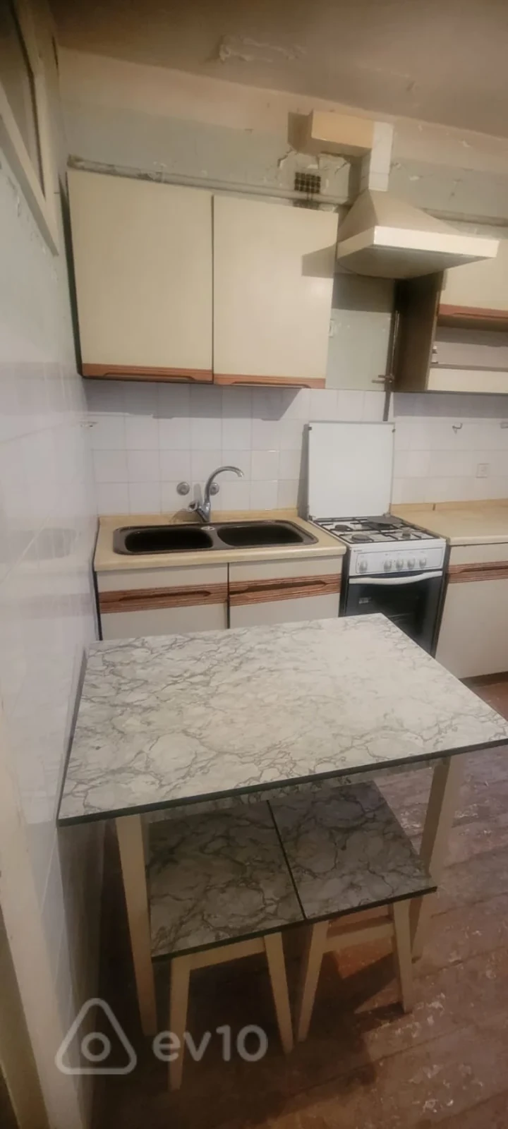 Satılır 2 otaqlı köhnə tikili 65 m²