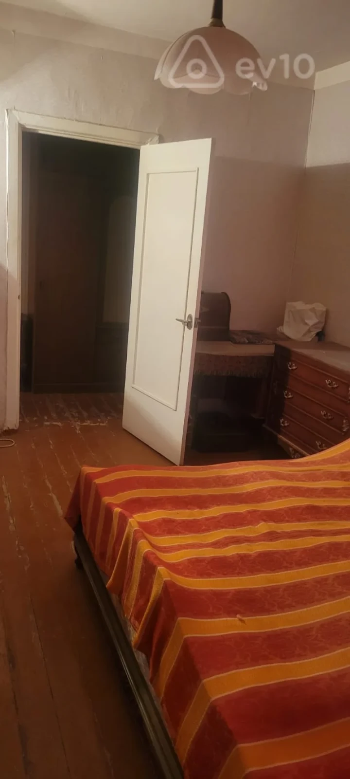 Satılır 2 otaqlı köhnə tikili 65 m²