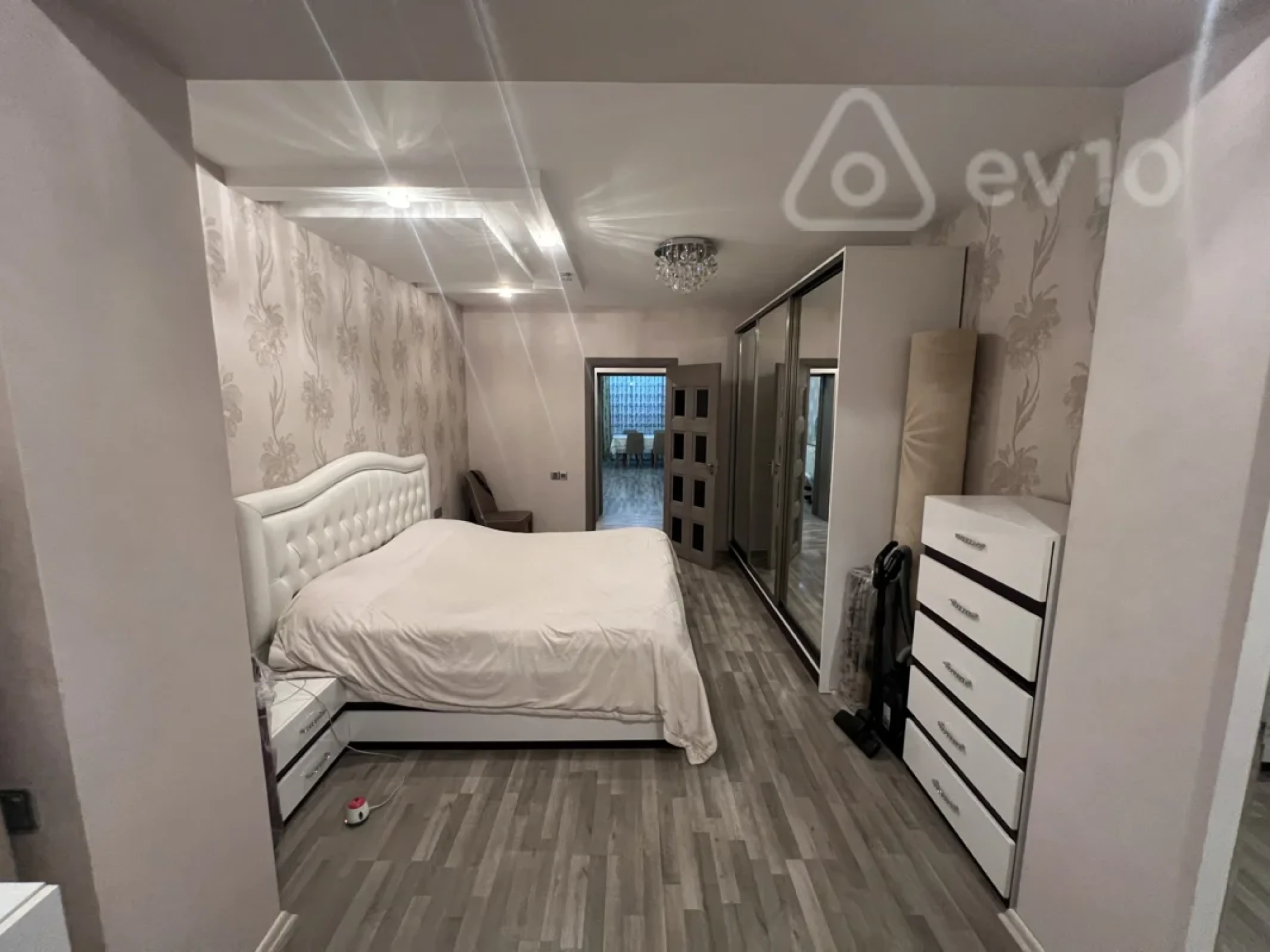 Satılır 3 otaqlı köhnə tikili 90 m²