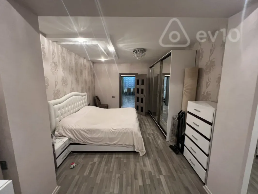 Satılır 3 otaqlı köhnə tikili 90 m²