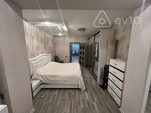 Satılır 3 otaqlı köhnə tikili 90 m²