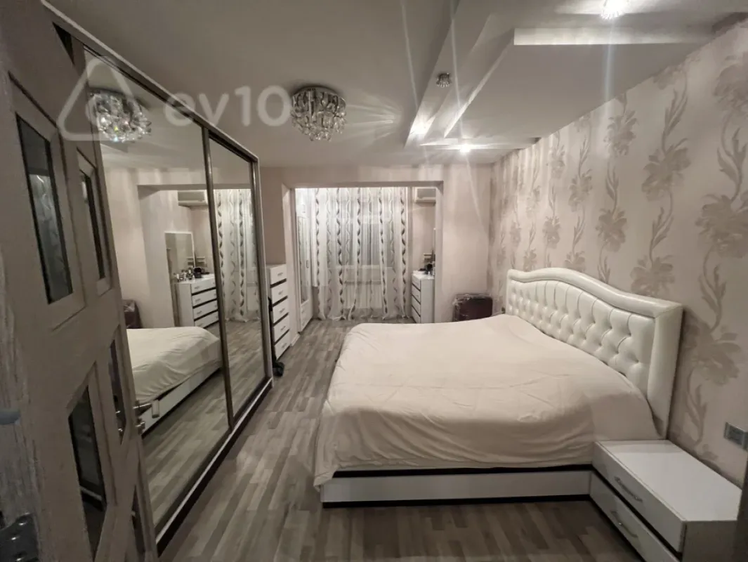 Satılır 3 otaqlı köhnə tikili 90 m²