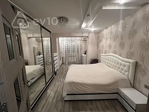 Satılır 3 otaqlı köhnə tikili 90 m²