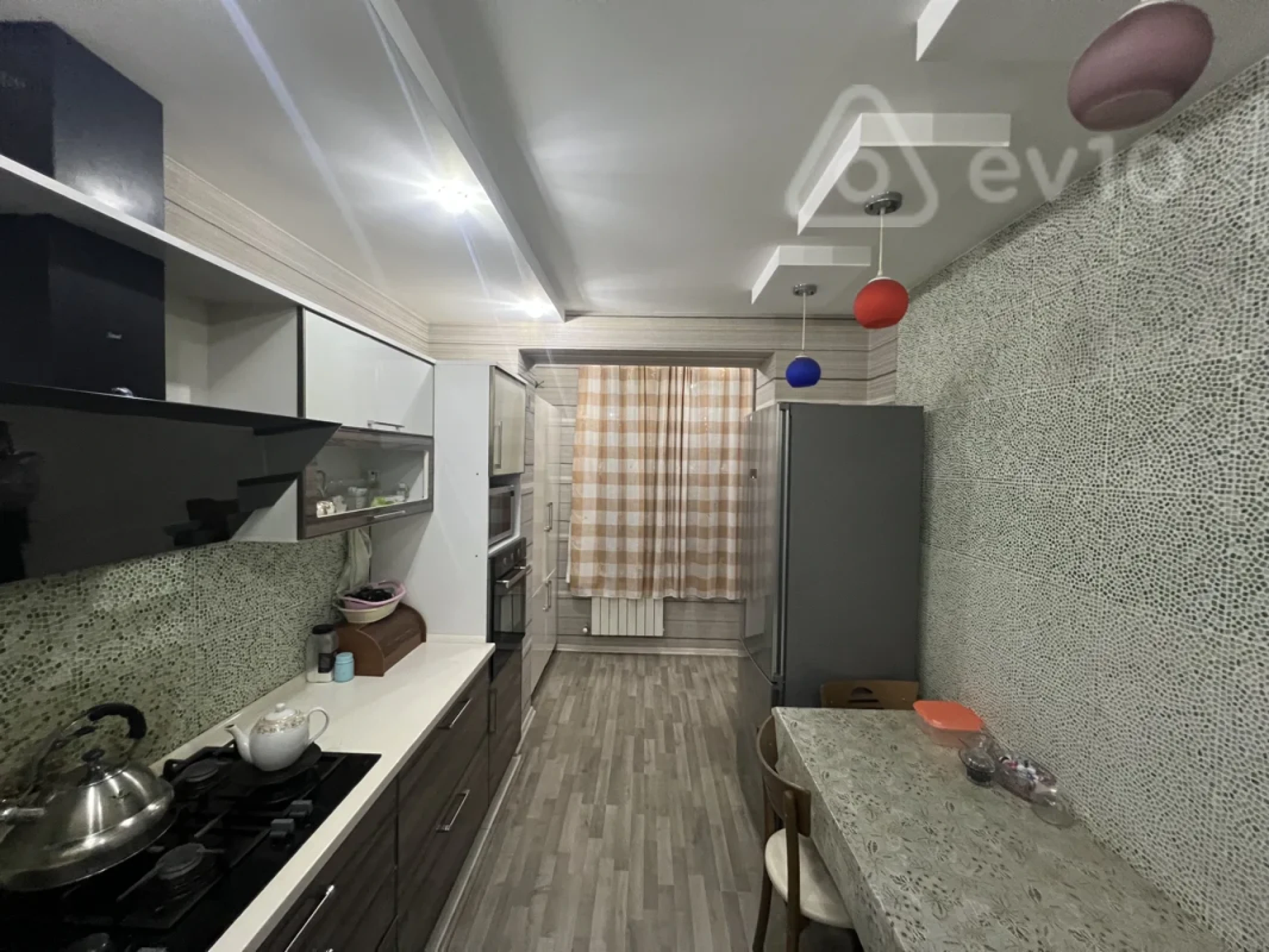 Satılır 3 otaqlı köhnə tikili 90 m²