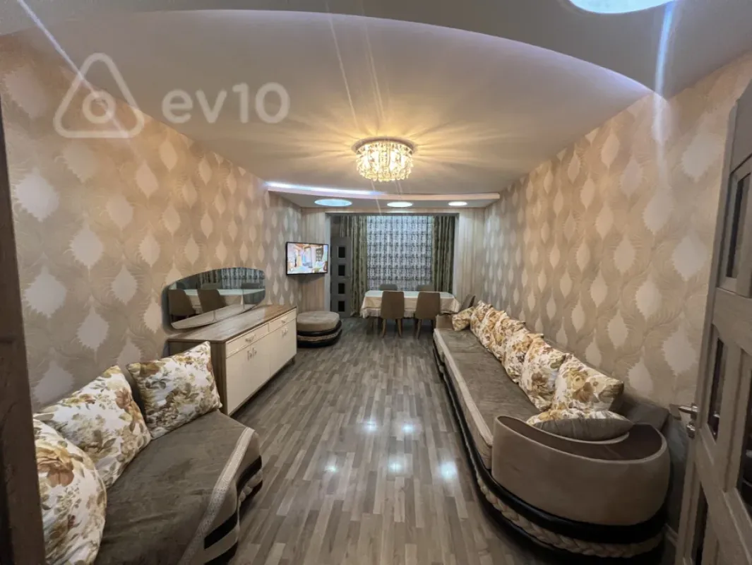 Satılır 3 otaqlı köhnə tikili 90 m²