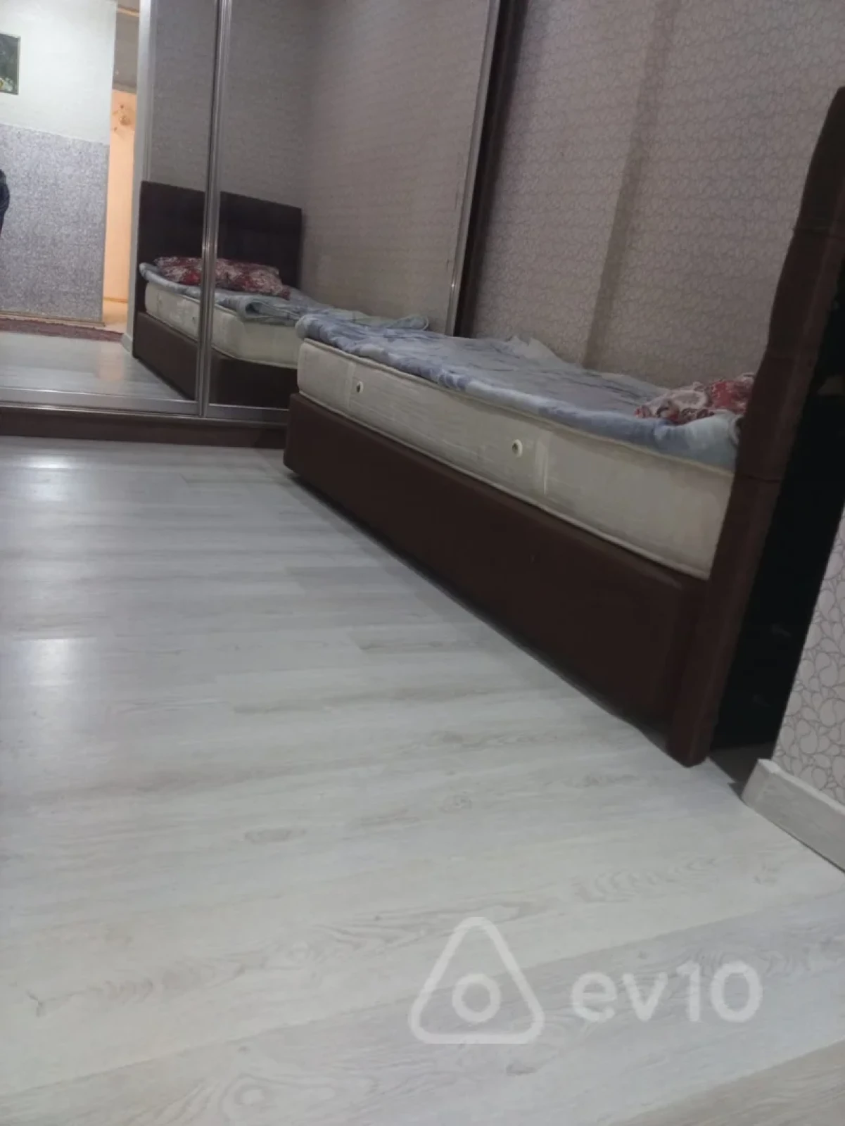 Kirayə verilir 3 otaqlı köhnə tikili 60 m²