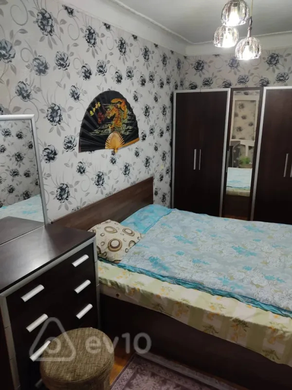 Kirayə verilir 3 otaqlı köhnə tikili 60 m²