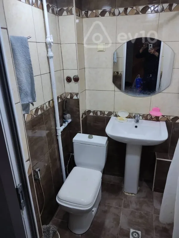 Kirayə verilir 3 otaqlı köhnə tikili 60 m²