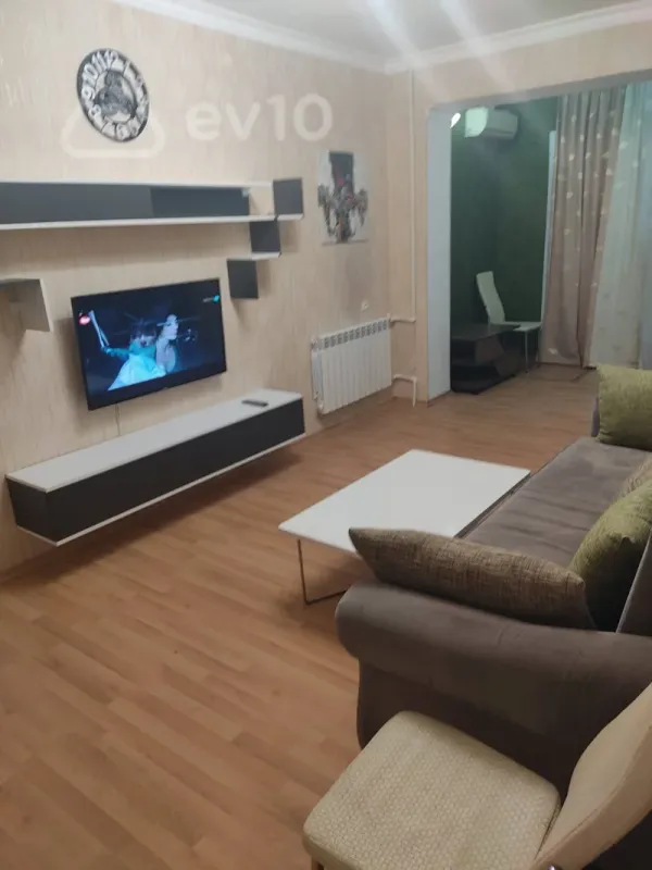 Kirayə verilir 3 otaqlı köhnə tikili 60 m²