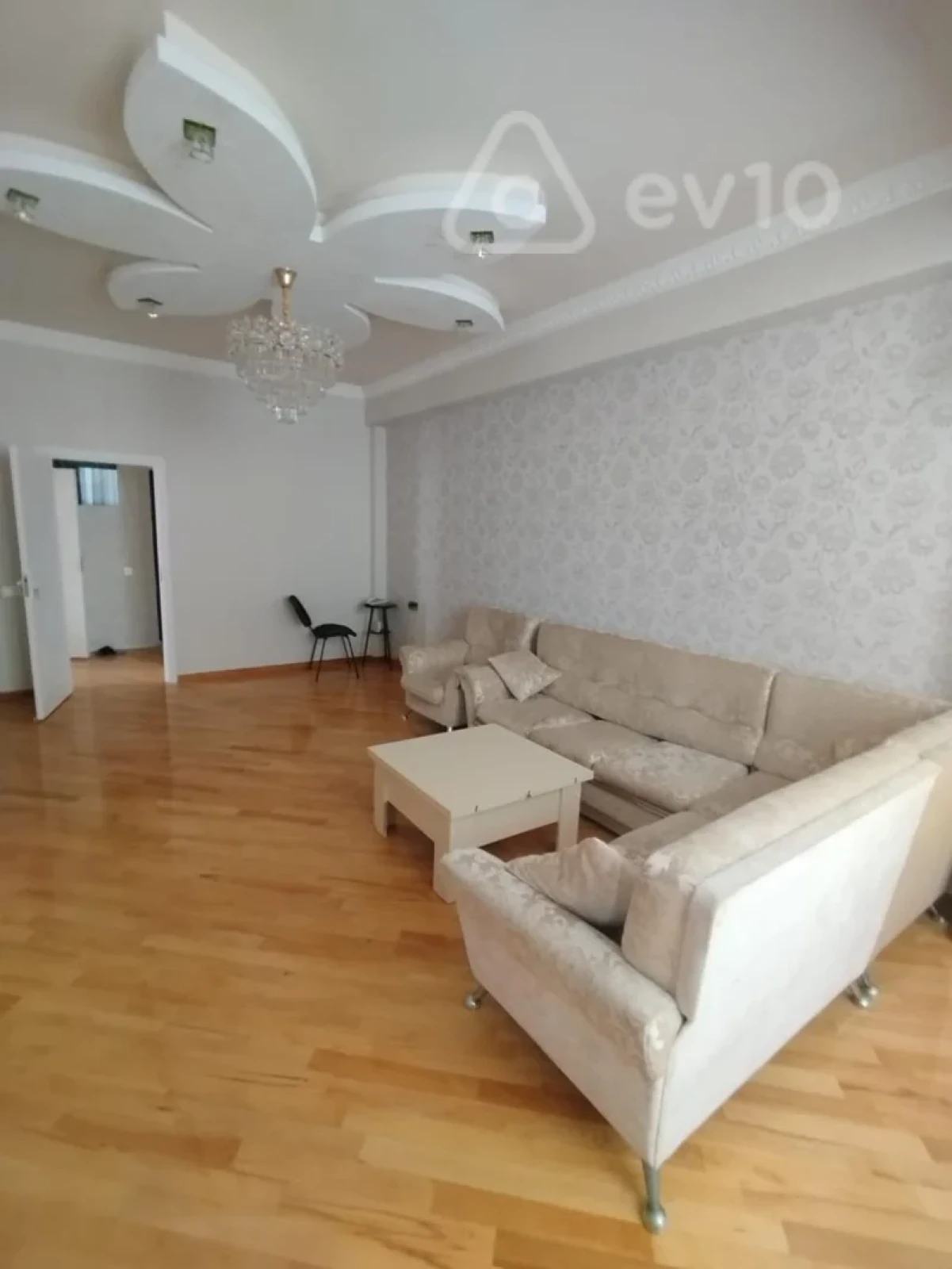 Kirayə verilir 3 otaqlı yeni tikili 120 m²